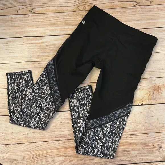 Fabletics Mid Rise Mesh Powerhold leggings Size S - Picture 3 of 7